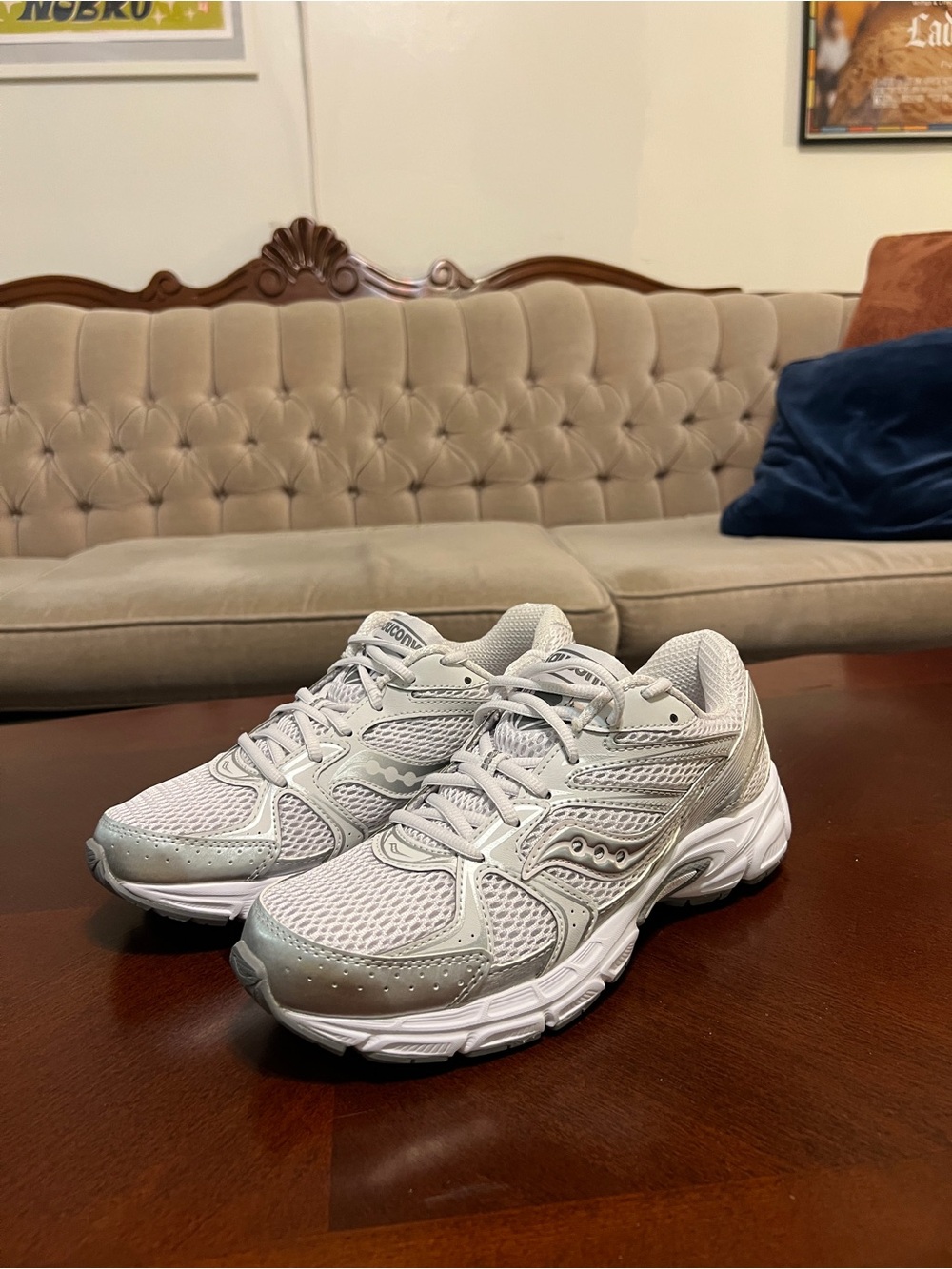 Saucony Women's Light Gray Athletic Running Shoes